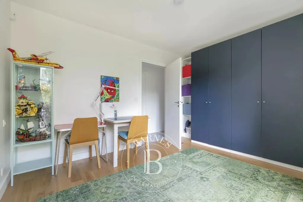 Bedrooms - Fully Furnished Flat with Balconies in Paris