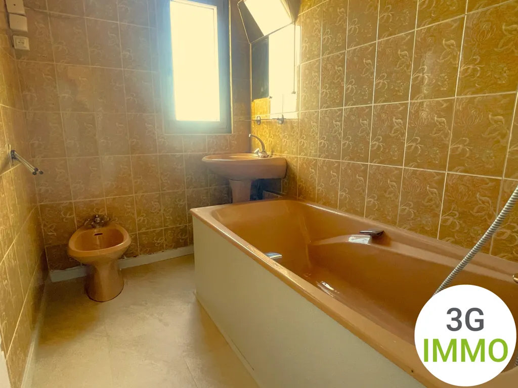 Salles de bain - Appartement Lumineux avec Vue Dégagée à Pau