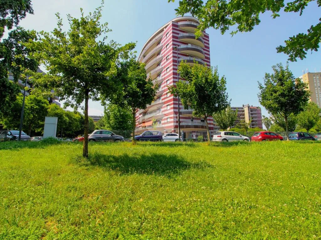 Bright 2-Bedroom Apartment with Balcony in Milan