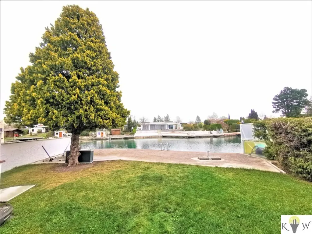 Giardino - House with Private Lake Access in Quiet Location