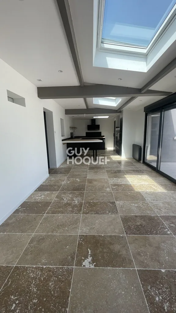 Living Room - Pebble-Finished House with Garden in Semoy