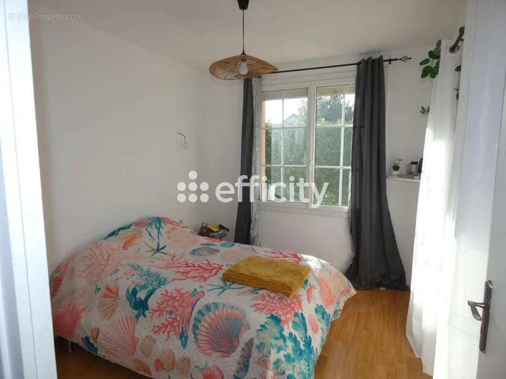 Magamistoad - Character House with Pool in Gannat