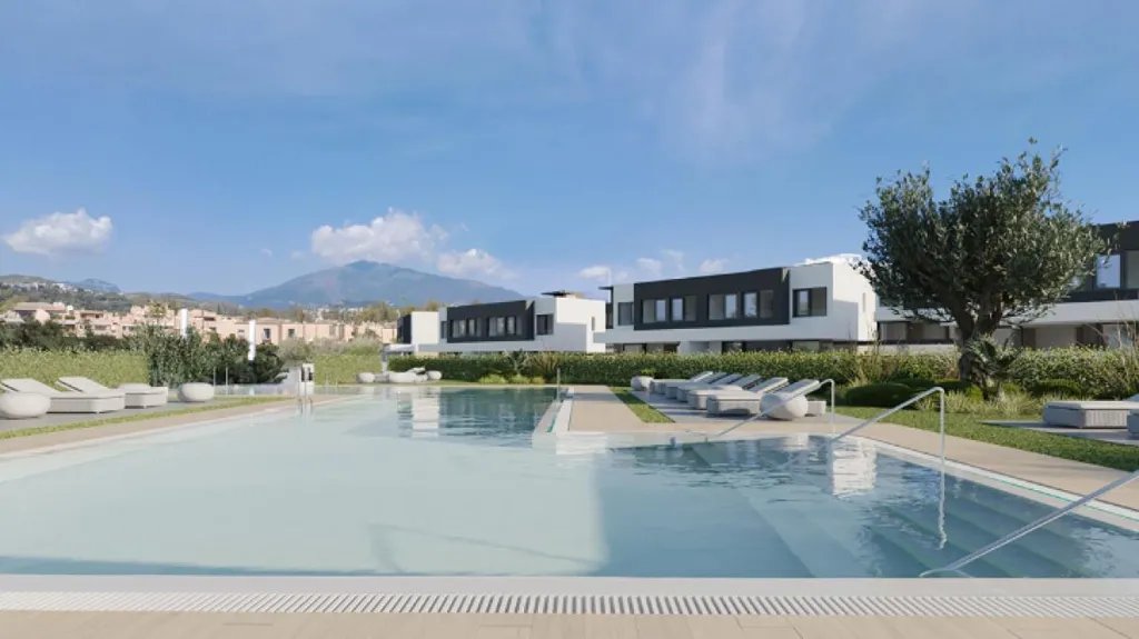 Bassein - Contemporary Villa with Golf Access in Estepona