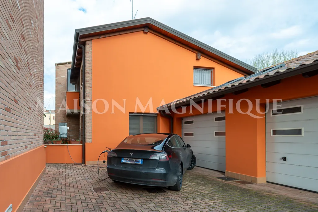 Exterior - Semi-detached House with Solar Panels in Argenta