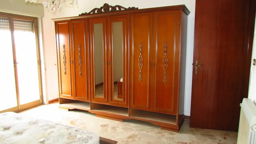 Magamistoad - 7-Room Apartment with Balcony in Sciacca
