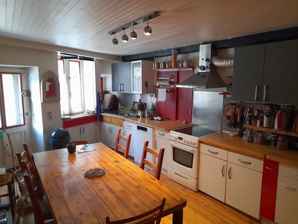 Cuisine - Maison de 7 Pièces avec Terrasse Panoramique à Die