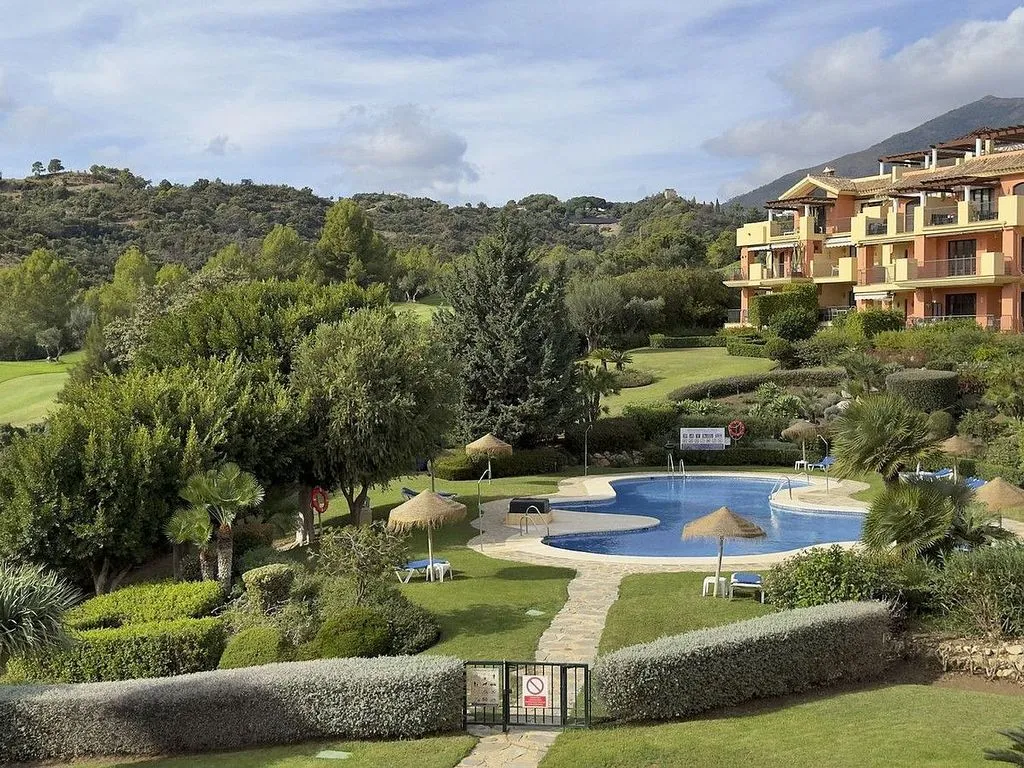 Bassein - Duplex with Golf View in Benahavís