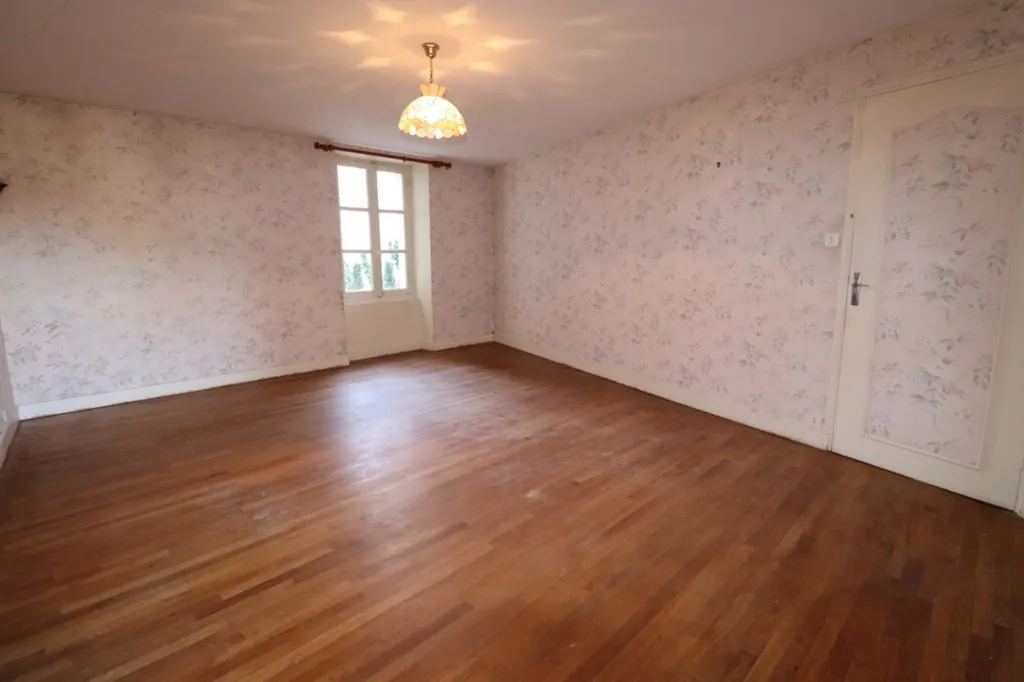 Rooms - Historic House with Commercial Space in Magnac-Laval