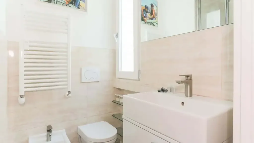 Vannitoad - Modern Studio with Balcony in Milan
