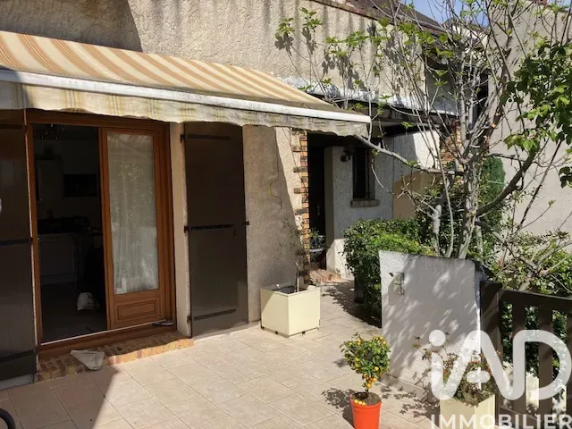 Terrasse - Charming Villa with Garden in Port-Aviation
