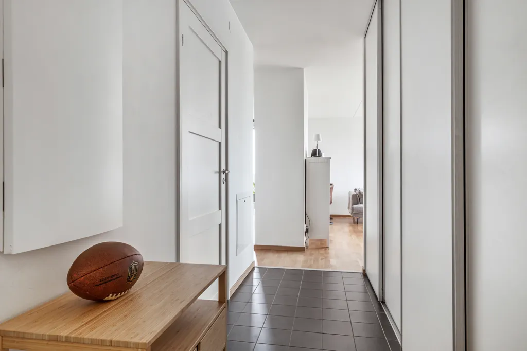 Esik - Apartment with South-West Balcony in Tuve