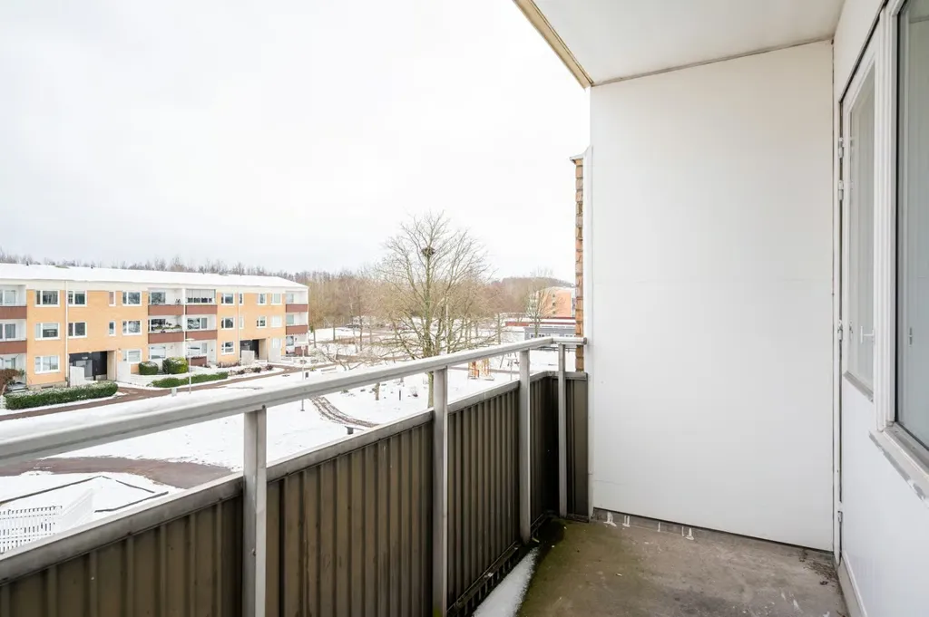 Rõdu - Four-Room Apartment with Double Balconies in Bjuv