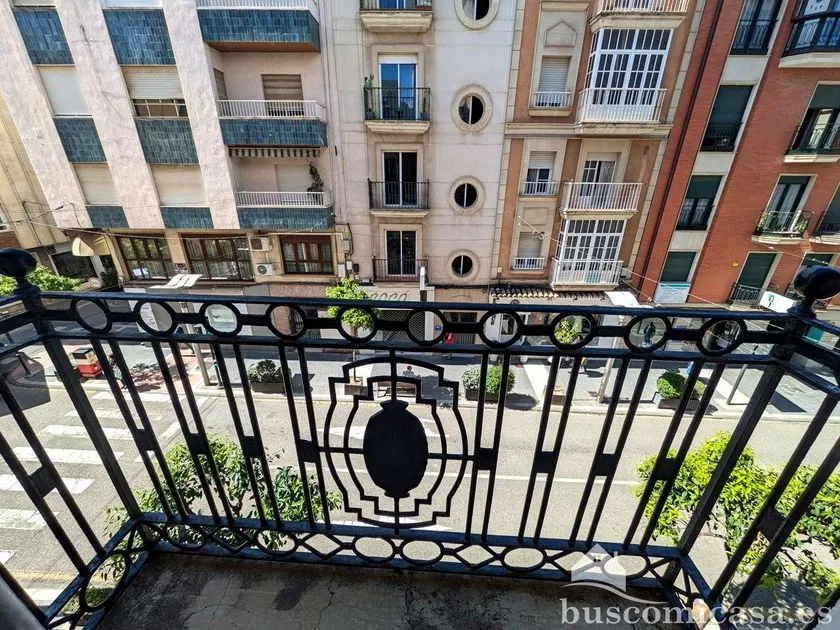 Rõdu - Commercial Building with Terrace in Linares
