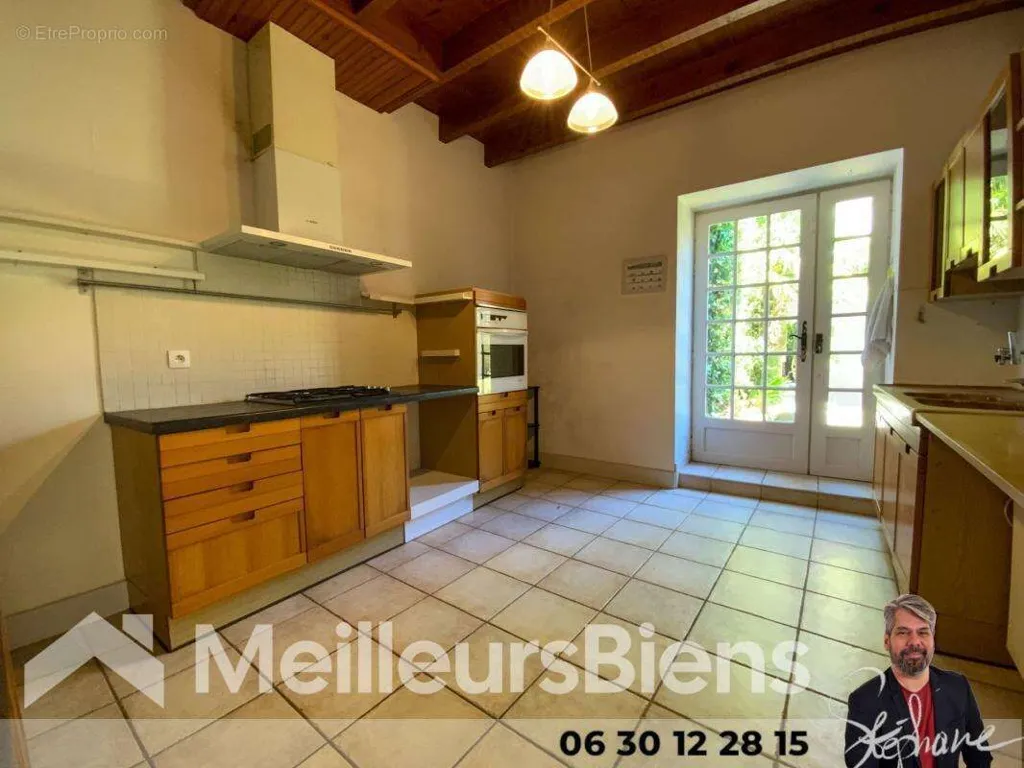 Cuisine - Maison de Caractère avec Espace Pro au Centre de Jonzac