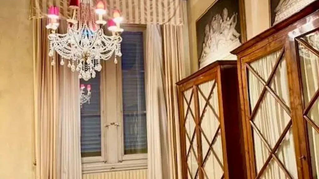 Bedrooms - Charming Apartment in Prestigious Villa, Florence