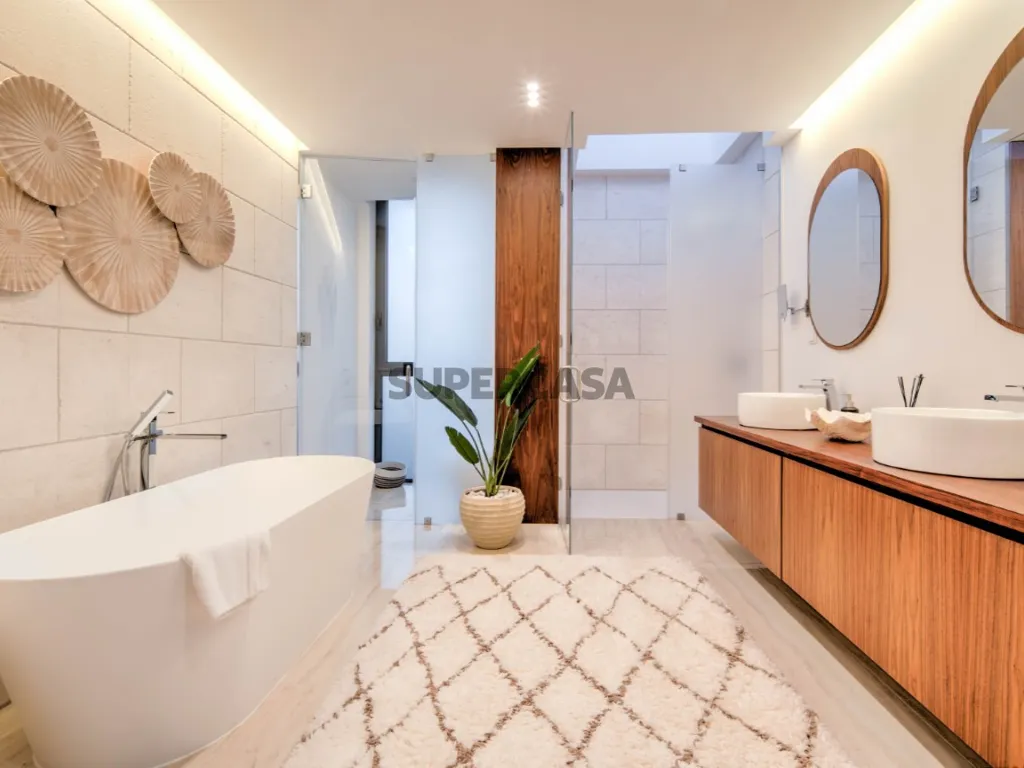 Bathrooms - Modern Villa with Sea View in Troia Resort