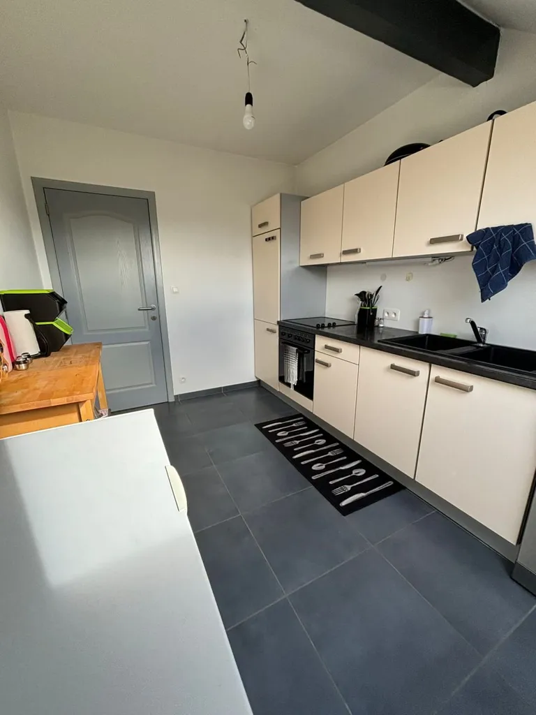 Cuisine - Appartement Duplex avec Jardin Commun à Proximité de Mons