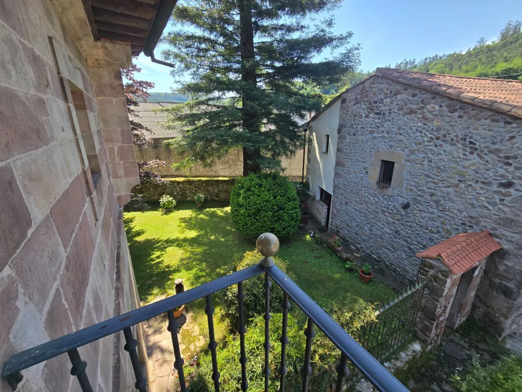 12-room house in Valdáliga