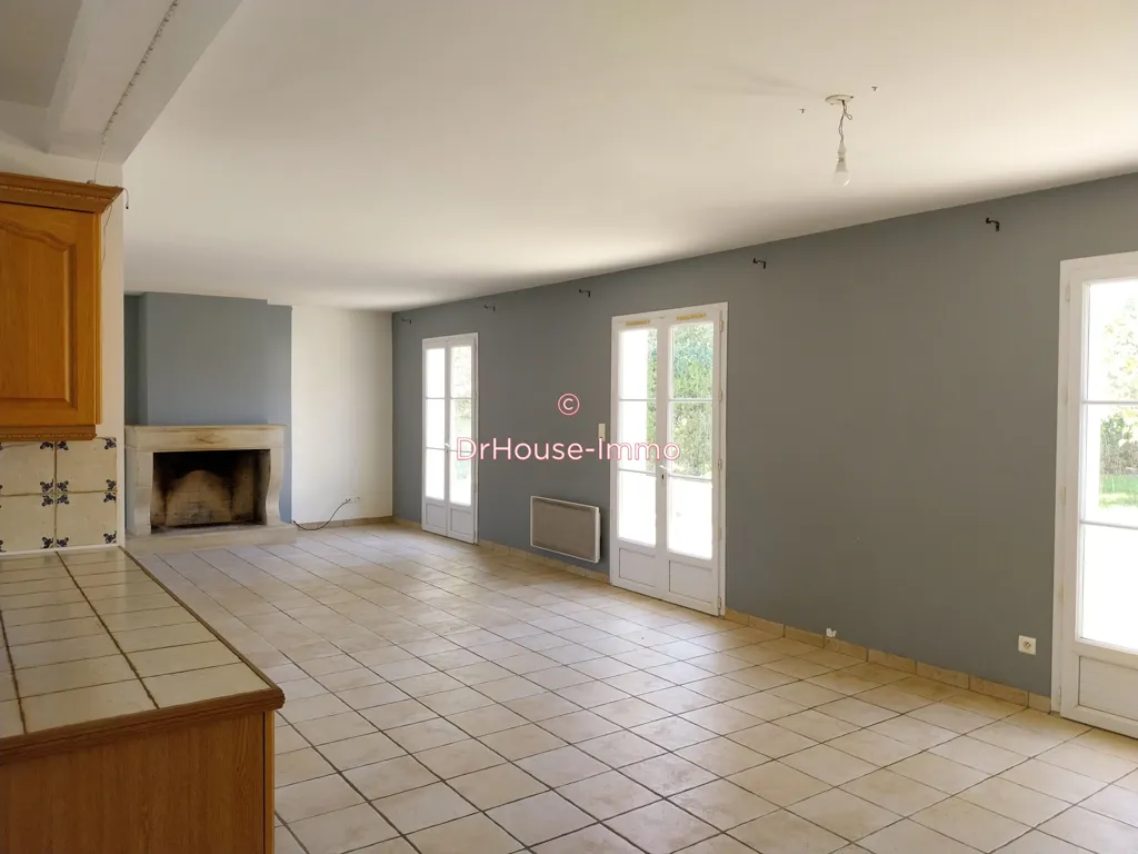Séjour - Maison Rénovée avec Terrasse à Saint-Ouen-d'Aunis
