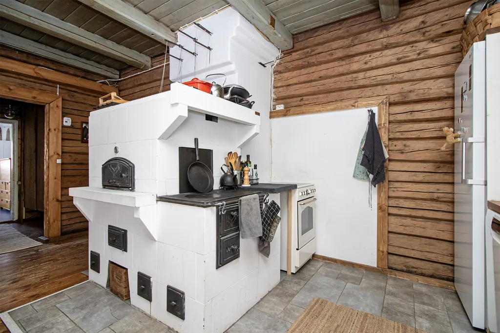 Cuisine - Rustic Timber House with Farmyard in Lastukoski