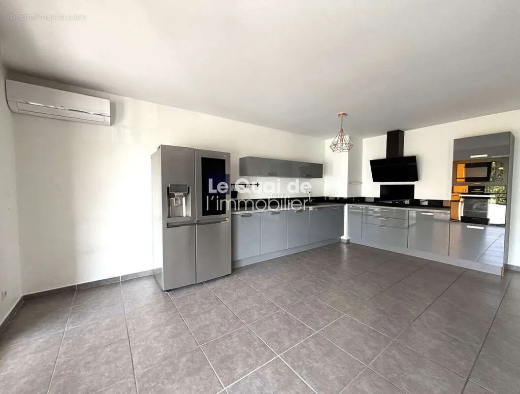 Kitchen - T3 Apartment with Terrace in Echirolles