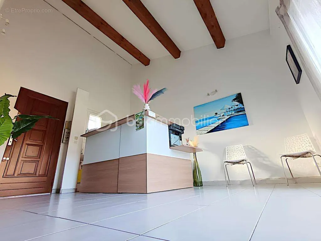 Elutuba - Medical Office with Parking in La Seyne-sur-Mer