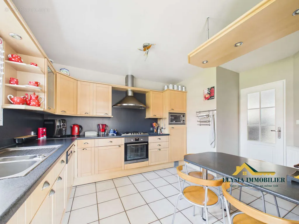Cuisine - Maison Luxueuse avec Terrasse à Ludres