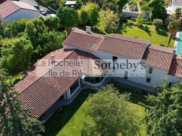 Õhuvaade - Luxury House with Pool in Lagord