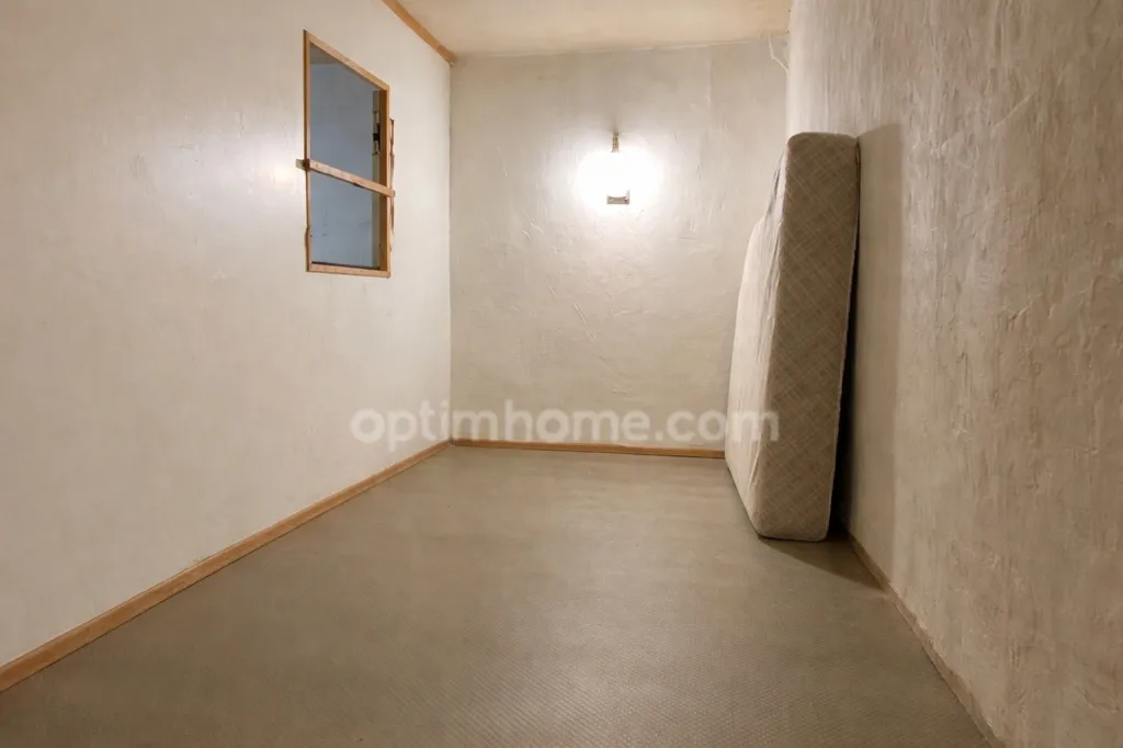 Toad - 2-Bedroom Apartment with Balcony in Sète