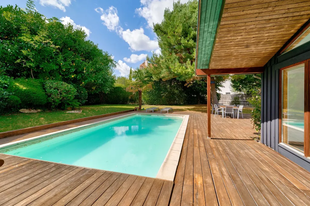 Bassein - Unique 7-Piece House with Pool in Vaucresson