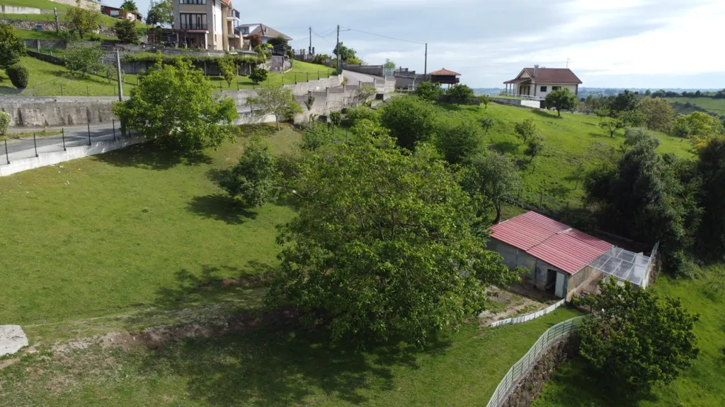 Vue aérienne - Buildable Plot with Garden in Leorio