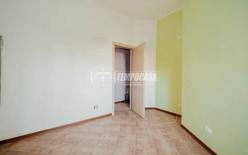 Entrée - Spacious Triplex with Balcony in Vigevano