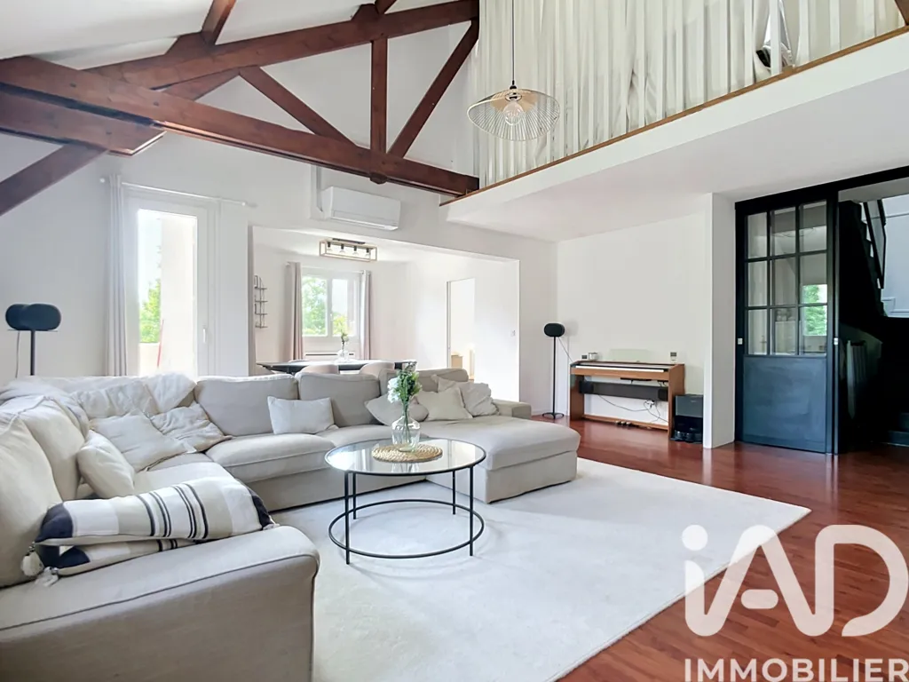 Elutuba - Duplex Apartment with Balcony in Pontault-Combault