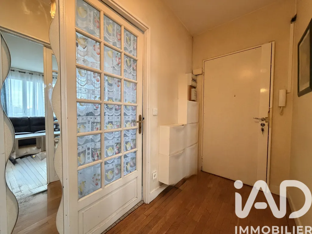 Esik - Duplex Potential Apartment in Cachan