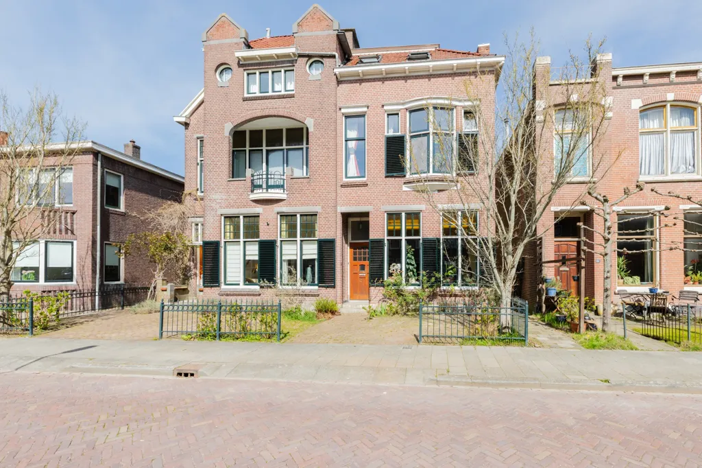 Välivaade - Monumental House with Deep Garden in Assen