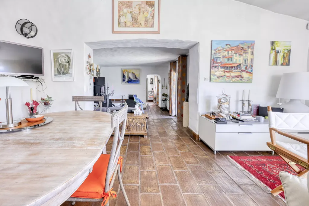 Séjour - Propriété avec Piscine et Vue Mer à Bandol