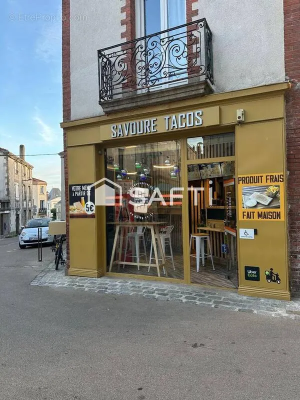 Esterno - Commercial Space in Dynamic Quarter, Cholet