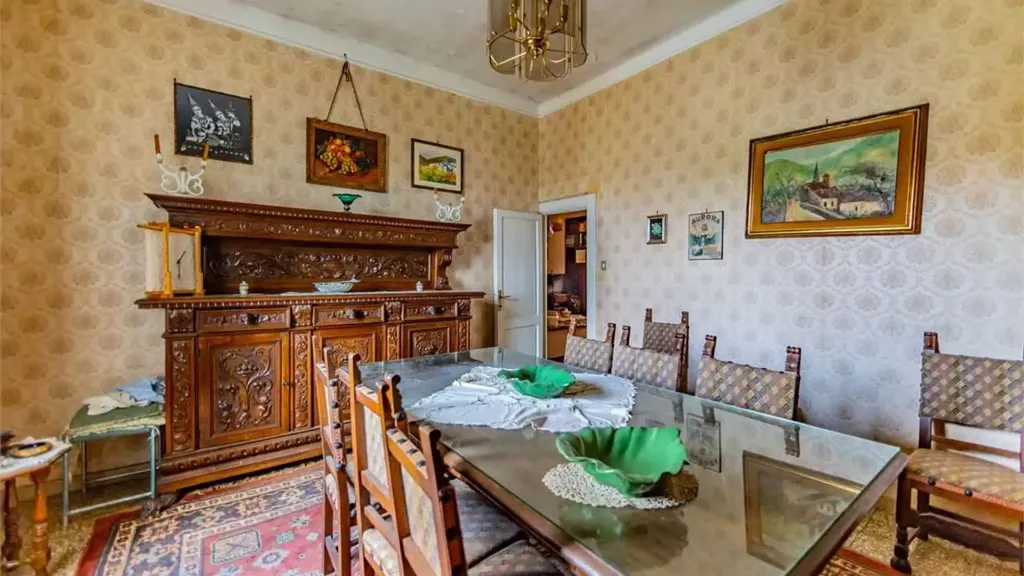 Dining Room - Three-Bedroom Apartment in Tivoli