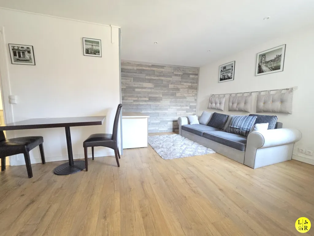 Living Room - Charming 2-Bedroom in Arras Centre