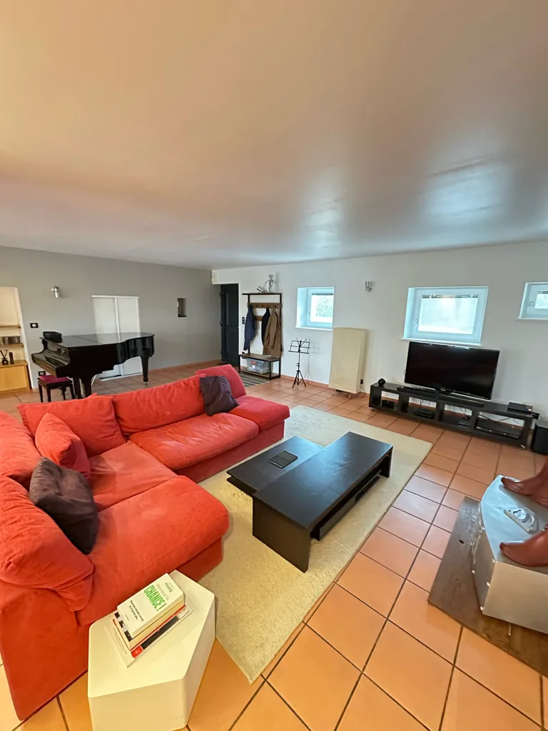 Séjour - Maison Individuelle avec Piscine en Dernière Position