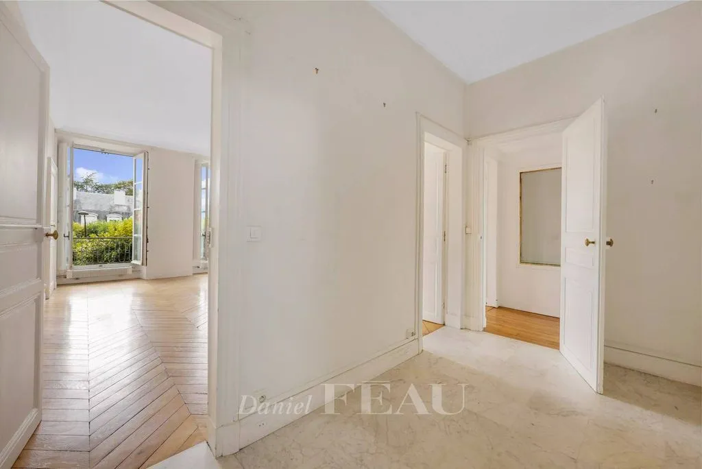 Esik - Luxury Flat with Period Features in Versailles