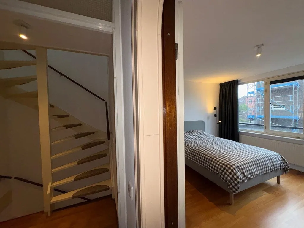 Magamistoad - Renovated Townhouse with Backyard in Osdorp
