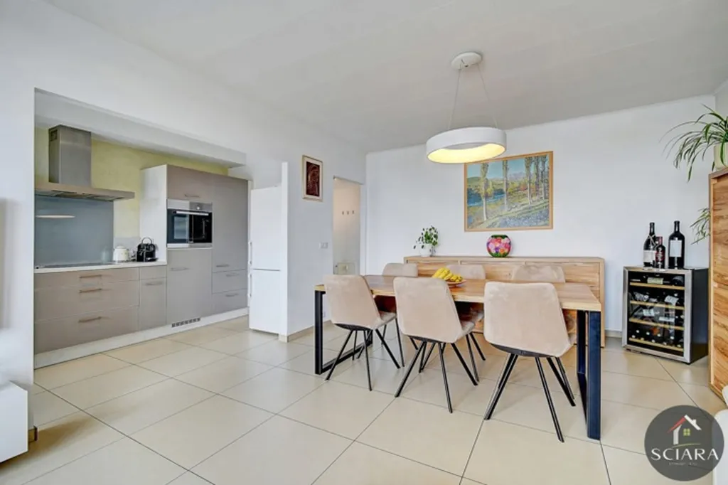 Sala da pranzo - 2-Bed Flat with Balcony on Top Floor in City Centre