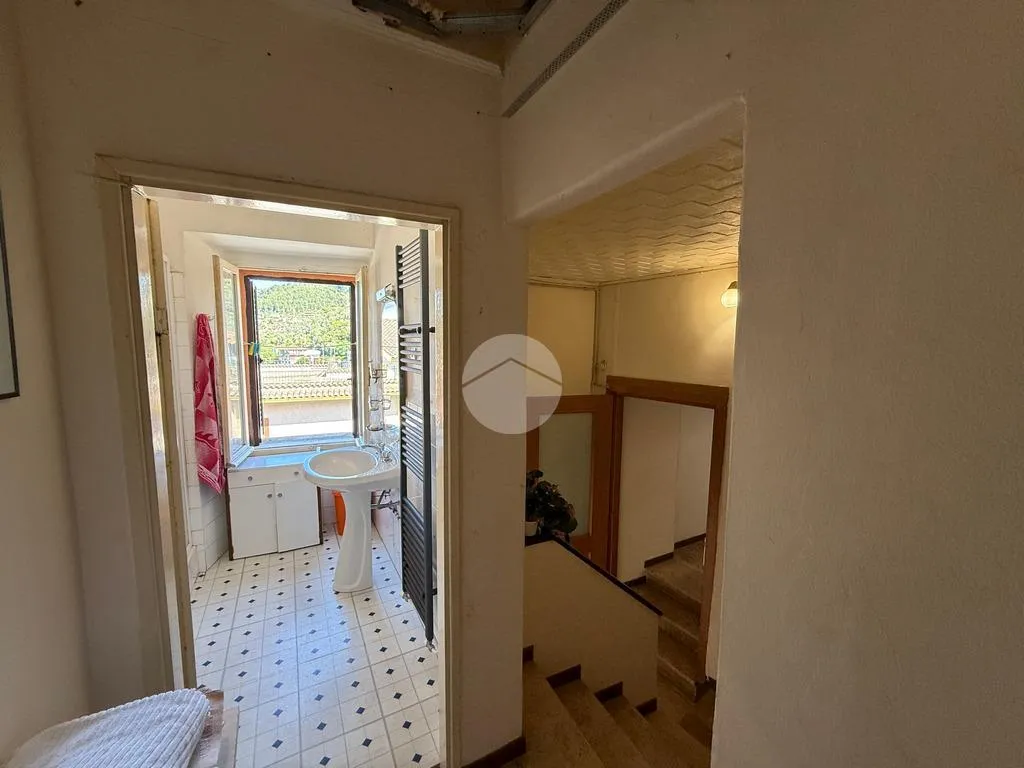 Vannitoad - Quadruplex with Balcony in Montebuono Historic Centre