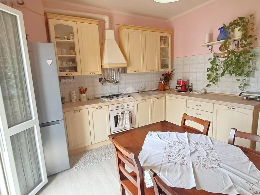 Cuisine - 3-Bedroom Apartment with Balcony in Medicina