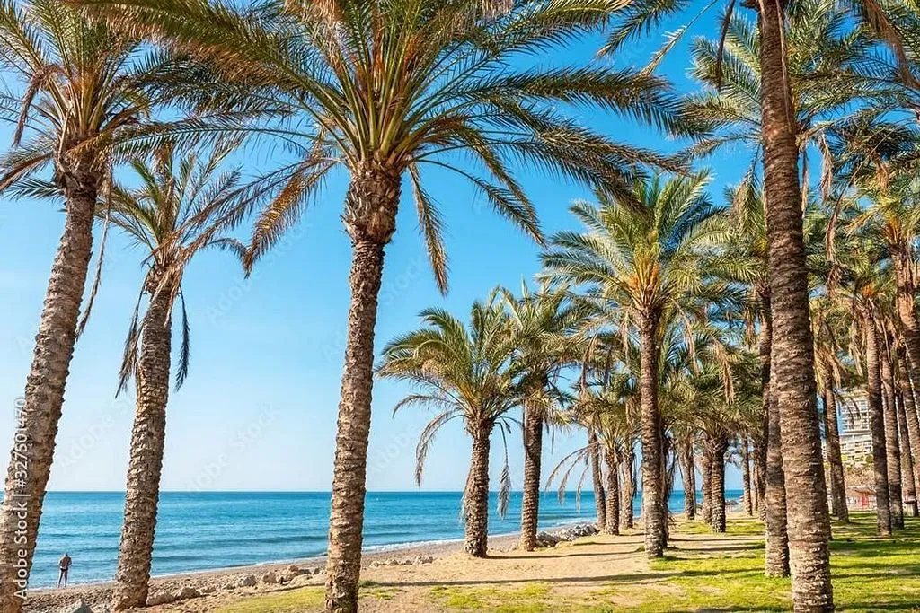 2-Bedroom Apartment with Pool in Torremolinos Centre