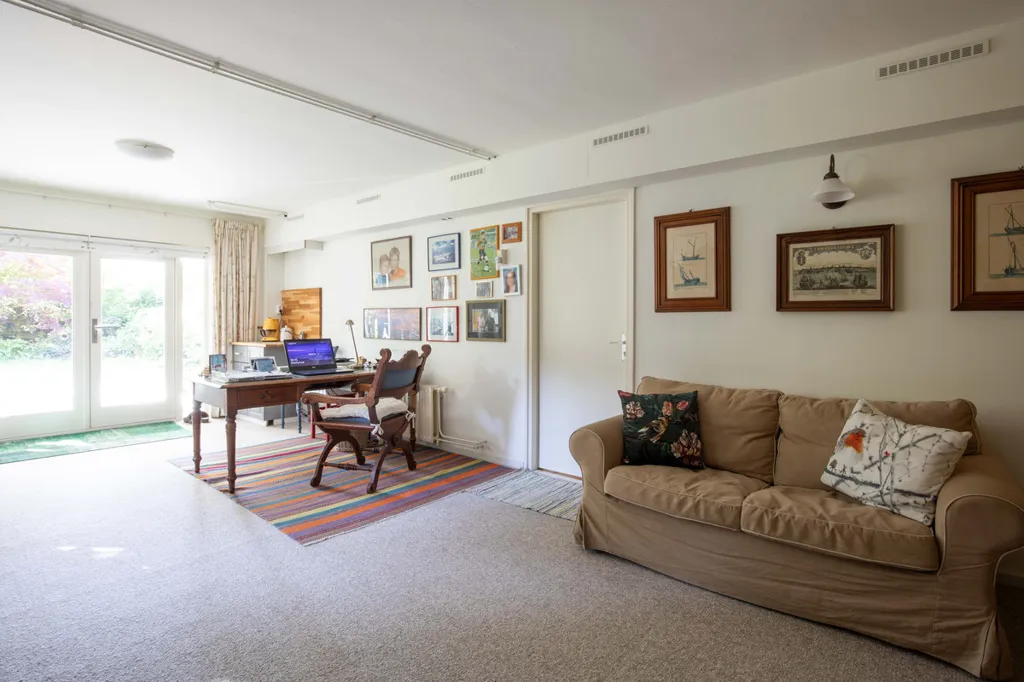 Elutuba - Two-Storey House with Souterrain in Aalsmeer