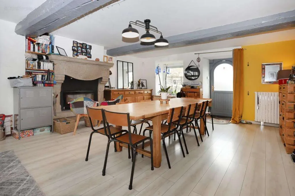 Söögituba - 5-Bedroom House with Large Garden in Val-d'Izé