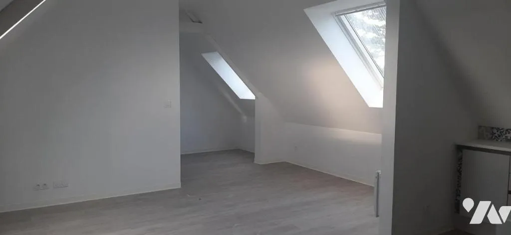 Rooms - 3-Bedroom Apartment with Parking in Évrecy