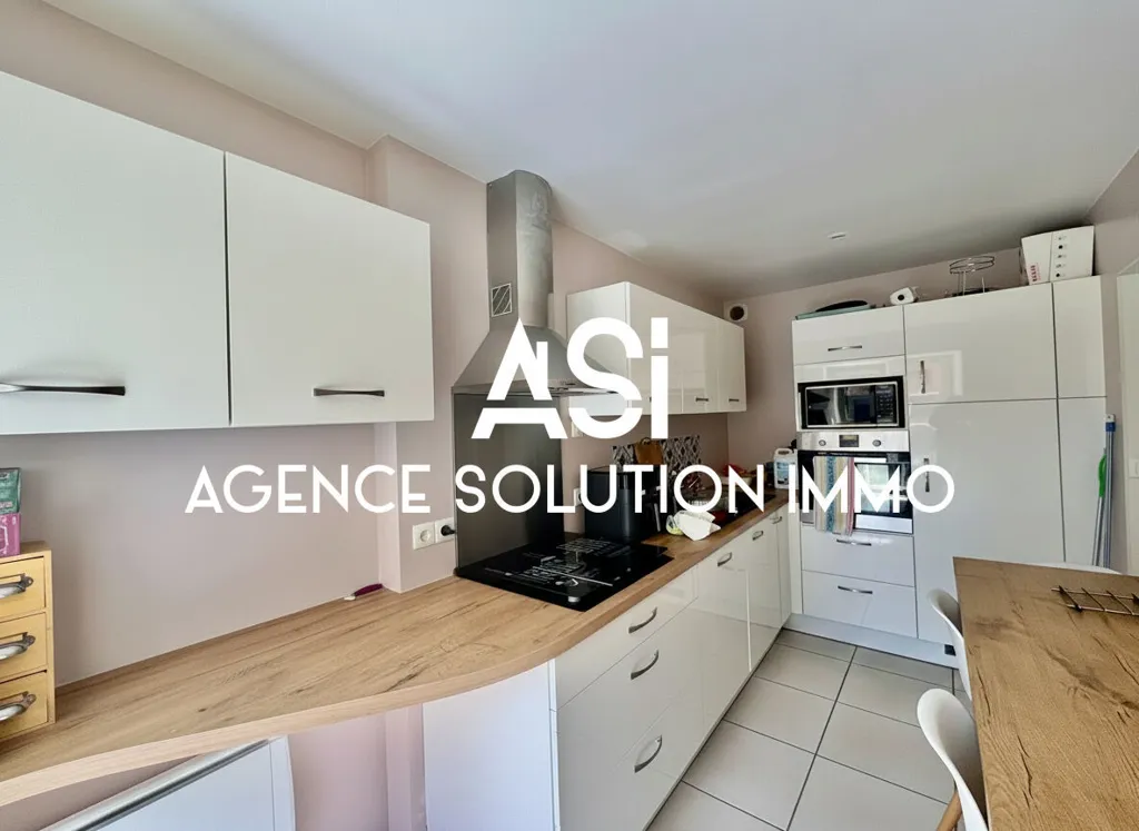 Köök - Charming Townhouse with Garden in Commer